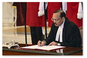 ଭାରତର ୫୩ତମ ପ୍ରଧାନ ବିଚାରପତି ଭାବେ ଜଷ୍ଟିସ ସୂର୍ଯ୍ୟକାନ୍ତ ଶପଥ ଗ୍ରହଣ କରିଛନ୍ତି