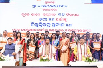 ଯିଏ ଯେଉଁ ପଦବୀରେ ବି ଅବସ୍ଥାପିତ ଥାଆନ୍ତୁ ନା କାହିଁକି, ସରକାରୀ ଚାକିରିକୁ ସବୁବେଳେ ଜନସେବା ଭାବେ ମନେ କରିବେ- ମୁଖ୍ୟମନ୍ତ୍ରୀ
